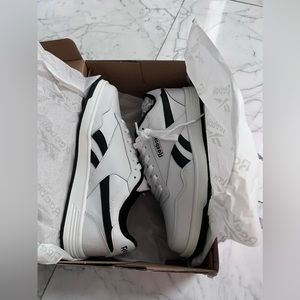 Reebok Club MEMT women’s size 7 shoes